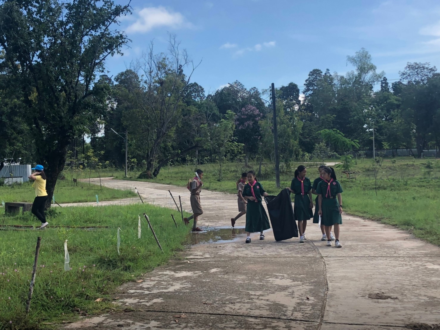 จิตอาสาทำความสะอาดเก็บขยะ 1392562_๑๙๐๙๑๓_0016