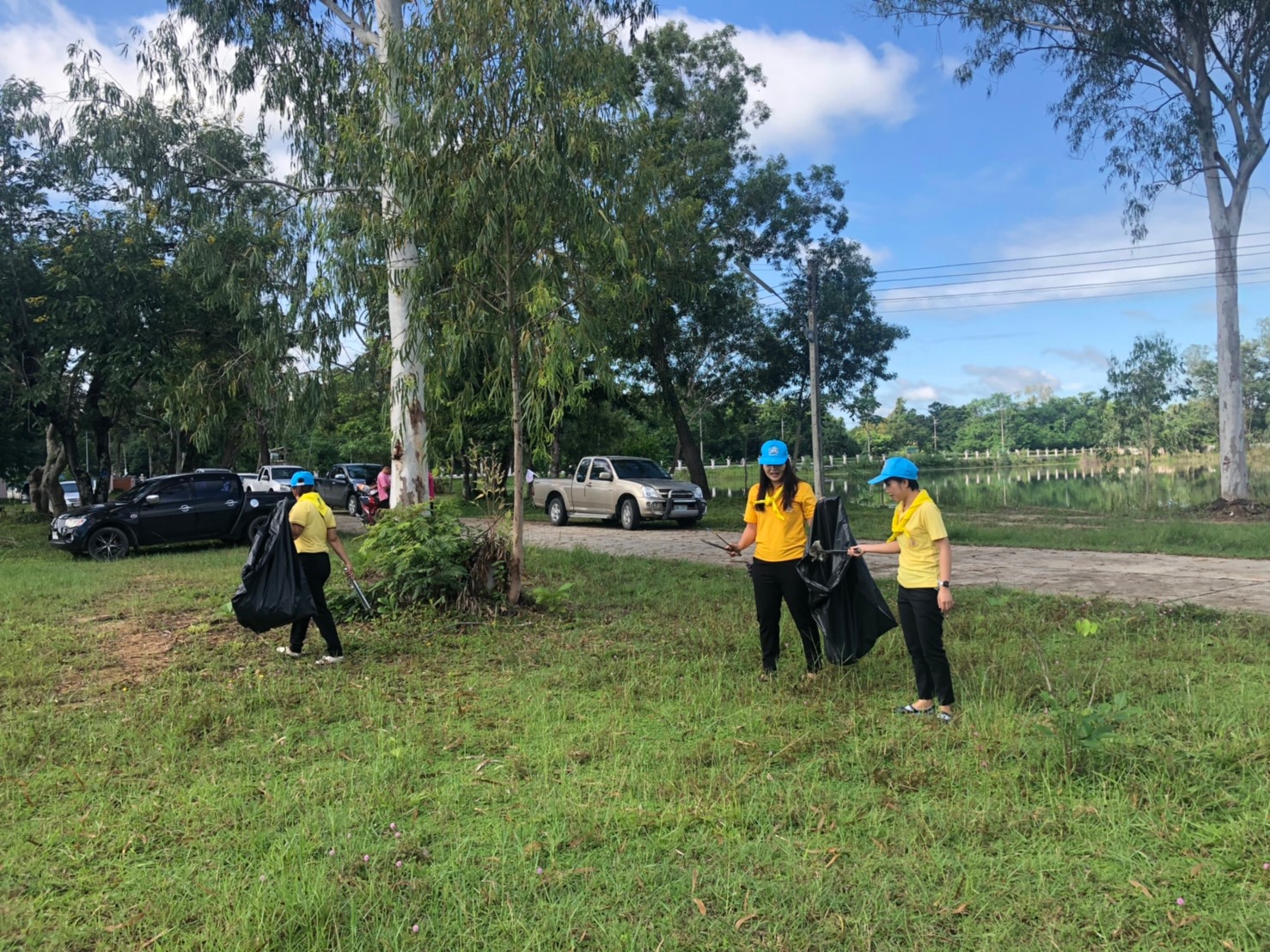 จิตอาสาทำความสะอาดเก็บขยะ 1392562_๑๙๐๙๑๓_0017