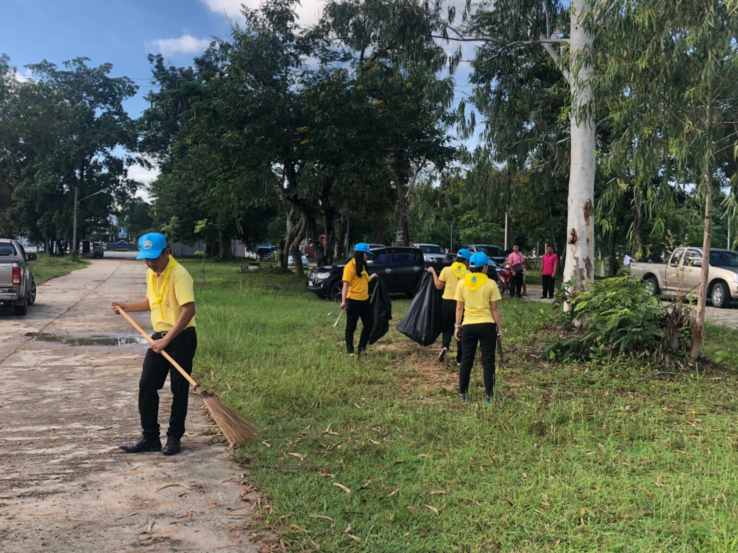 จิตอาสาทำความสะอาดเก็บขยะ 1392562_๑๙๐๙๑๓_0022