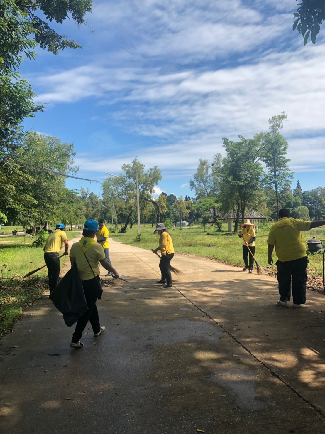 จิตอาสาทำความสะอาดเก็บขยะ 1392562_๑๙๐๙๑๓_0072