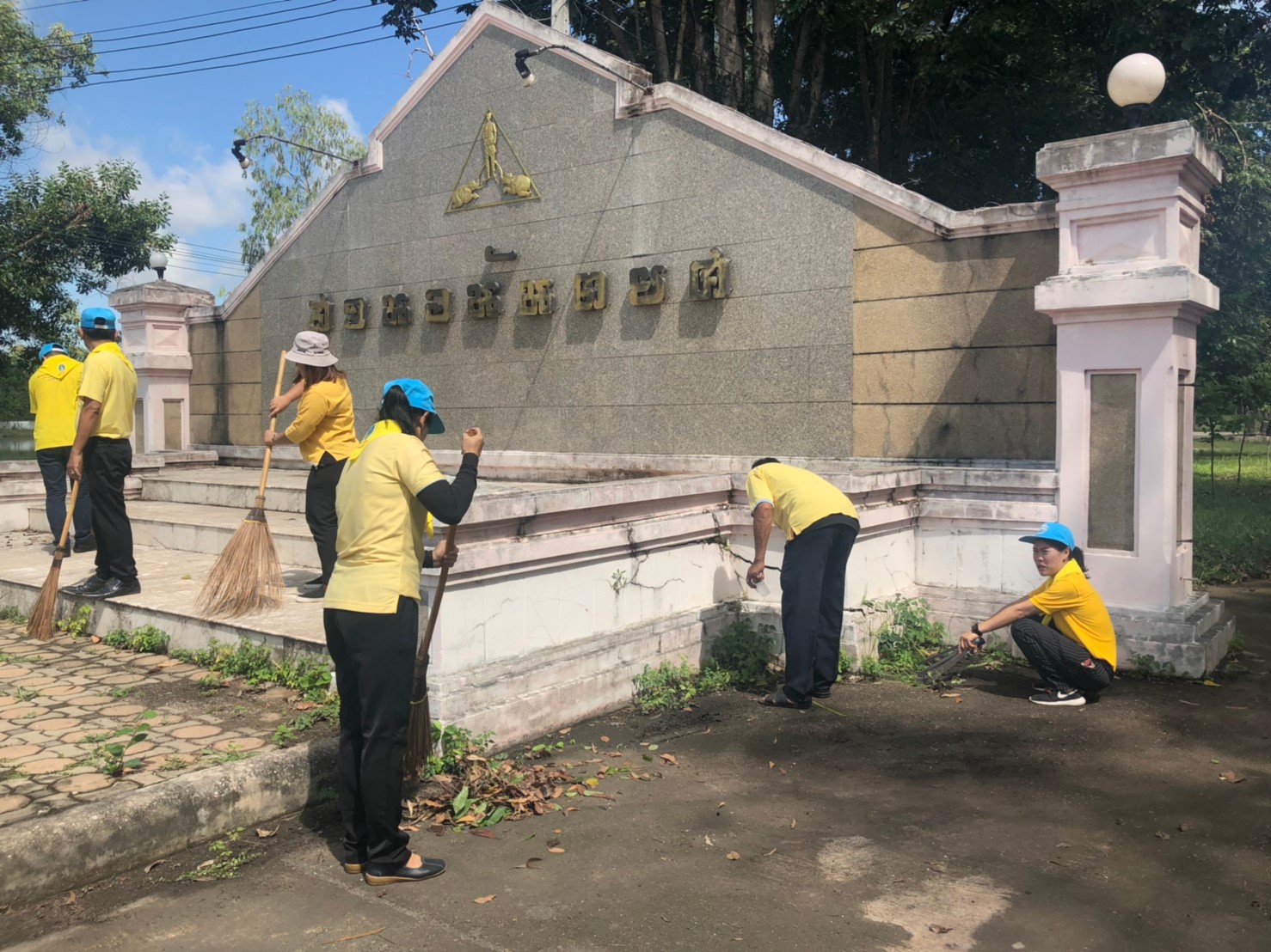 จิตอาสาทำความสะอาดเก็บขยะ 1392562_๑๙๐๙๑๓_0077